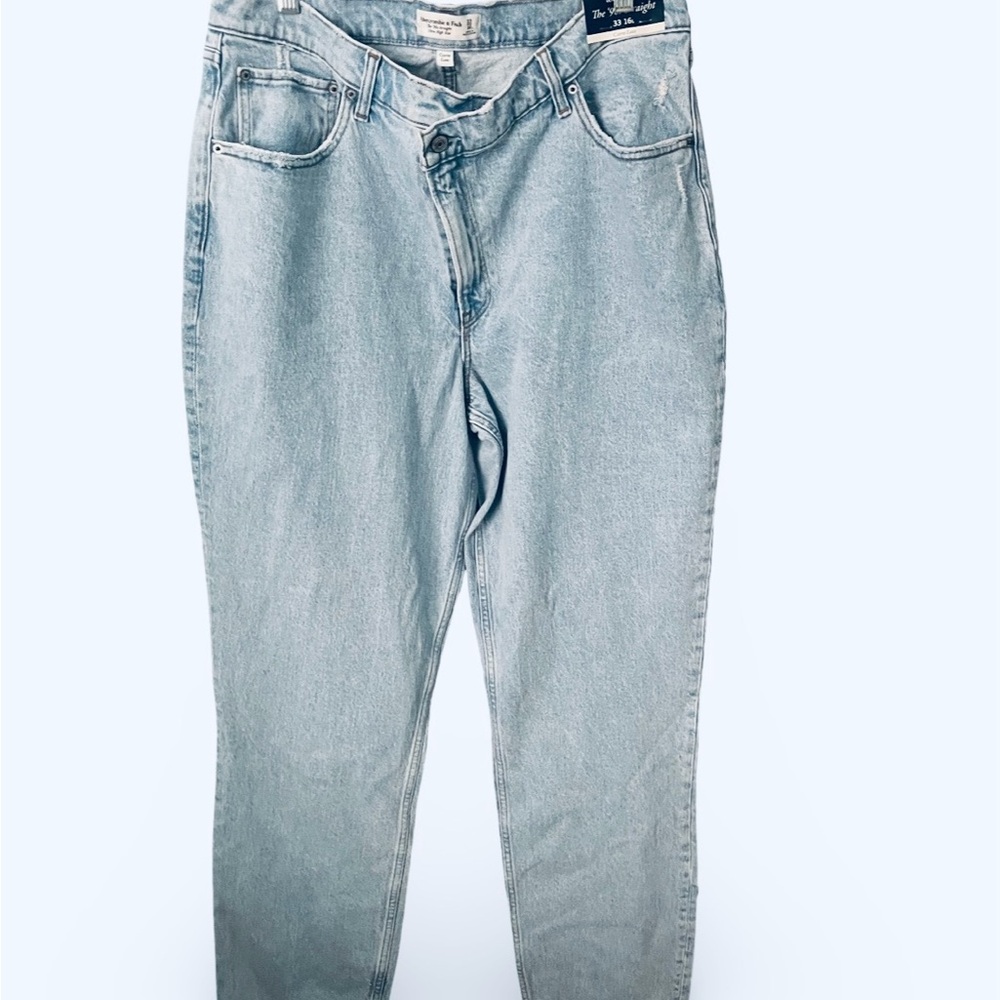 Abercrombie & Fitch NWT Light Wash Straight Leg Jeans
